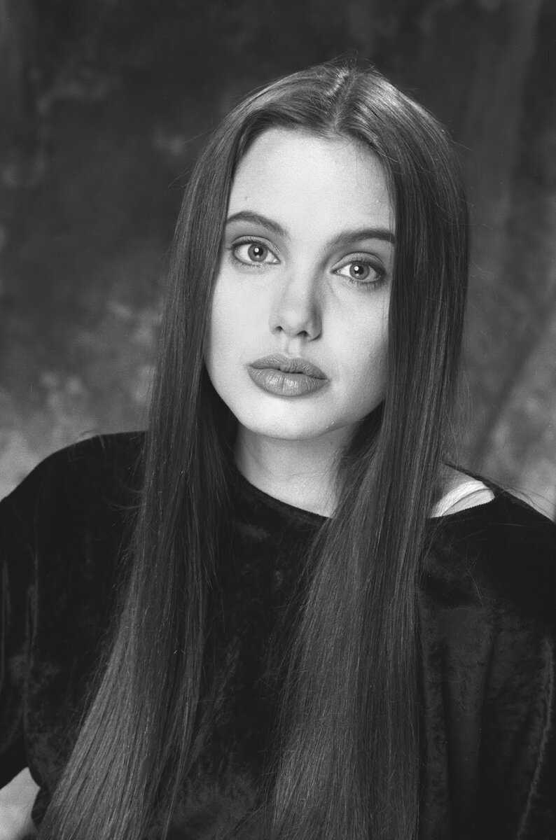 Как менялся стиль анджелины джоли с 1994 года и по наши дни