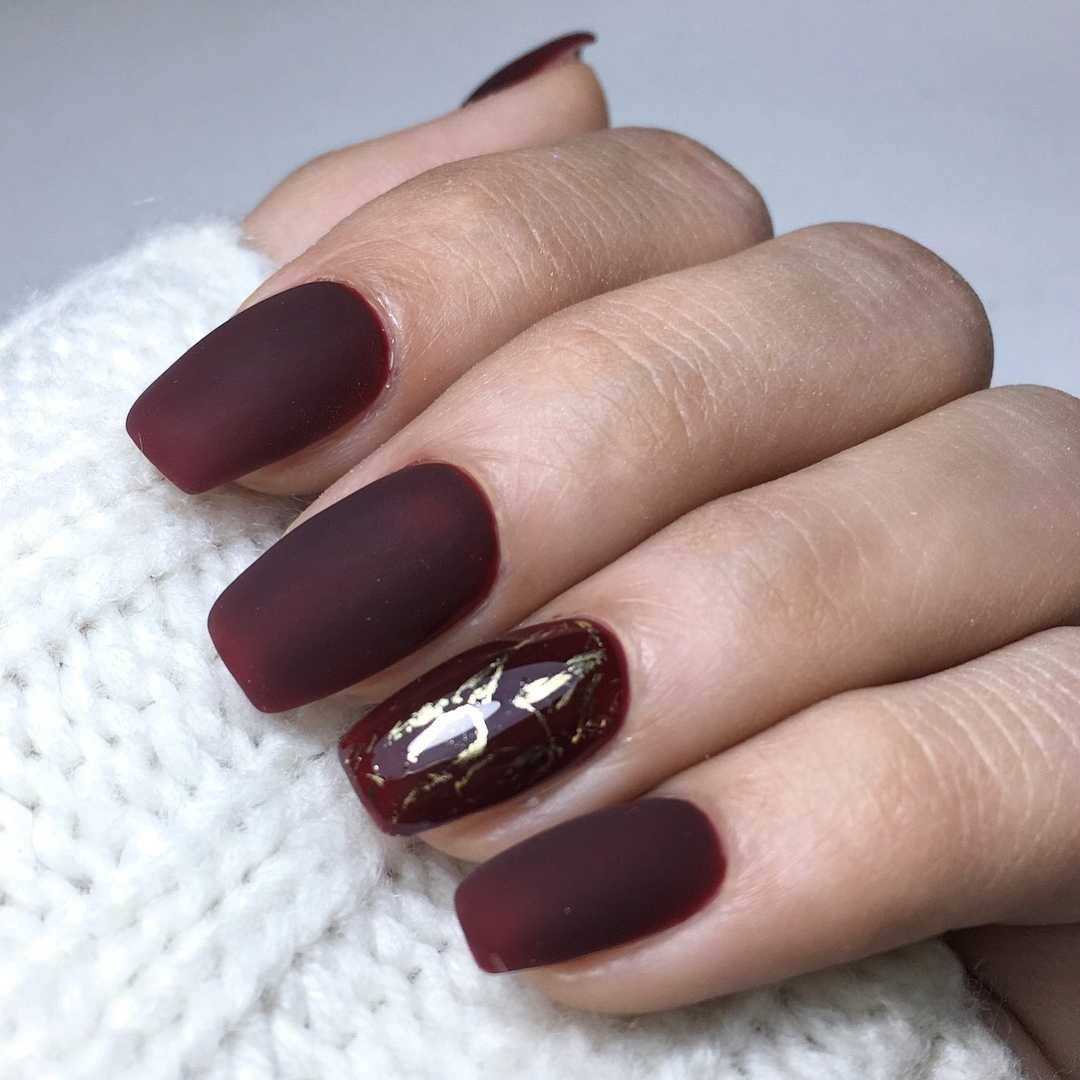 Маникюр белый с серебром