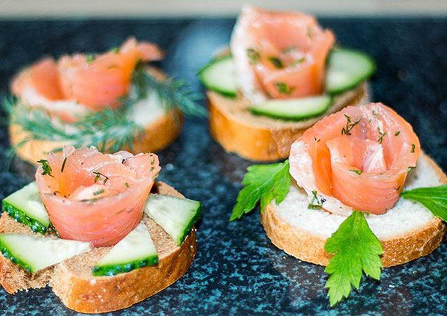 Канапе для фуршета на праздничный стол (простые и вкусные рецепты канапе на шпажках)