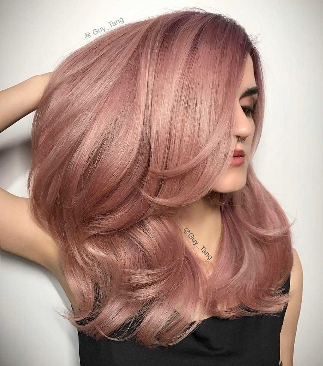 Розовые волосы — модный hair-тренд для девушек в 2021 году