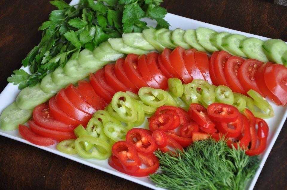 Овощная нарезка - фото оформление на праздничный стол