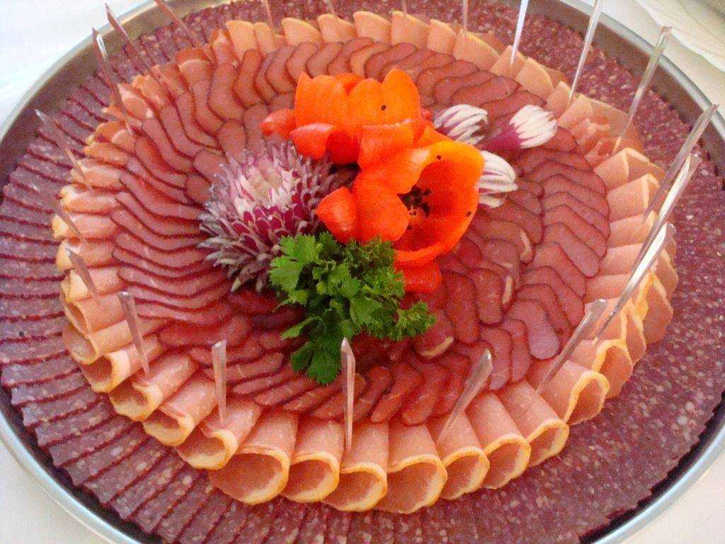 Красивое оформление мясной и сырной нарезки в домашних условиях