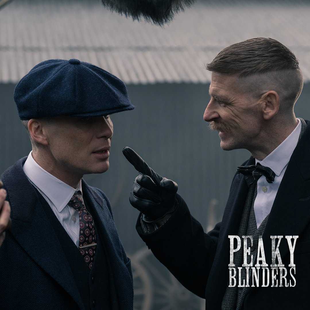 Почему сериал «острые козырьки» такой популярный и за что его любят миллионы фанатов