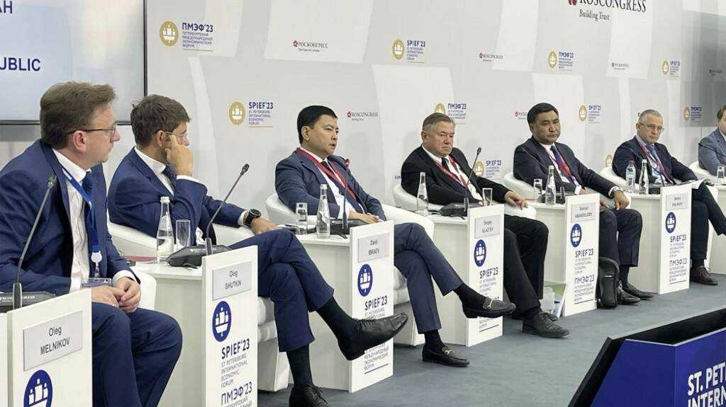 Народные костюмы болгарии и киргизии презентация, доклад, проект на тему