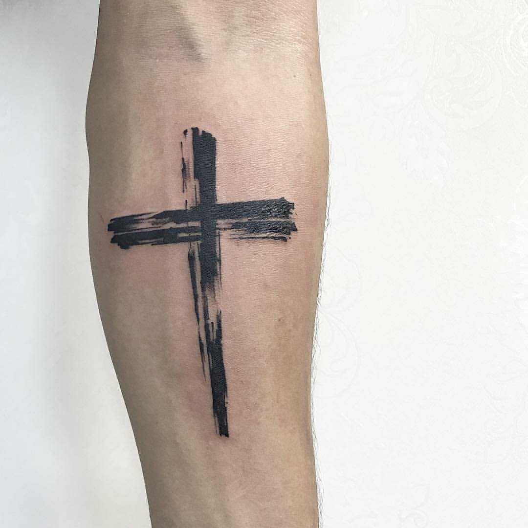 Татуировки крестов мужские. Тату крест. Тату крестик. Тату в виде Креста. Тату крест на руке мужские.