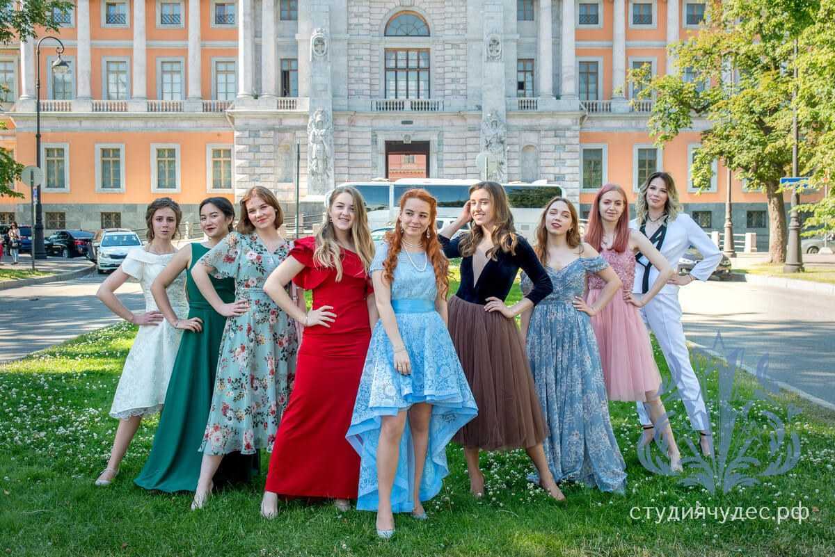 Модные платья на выпускной 2020: 9 класс