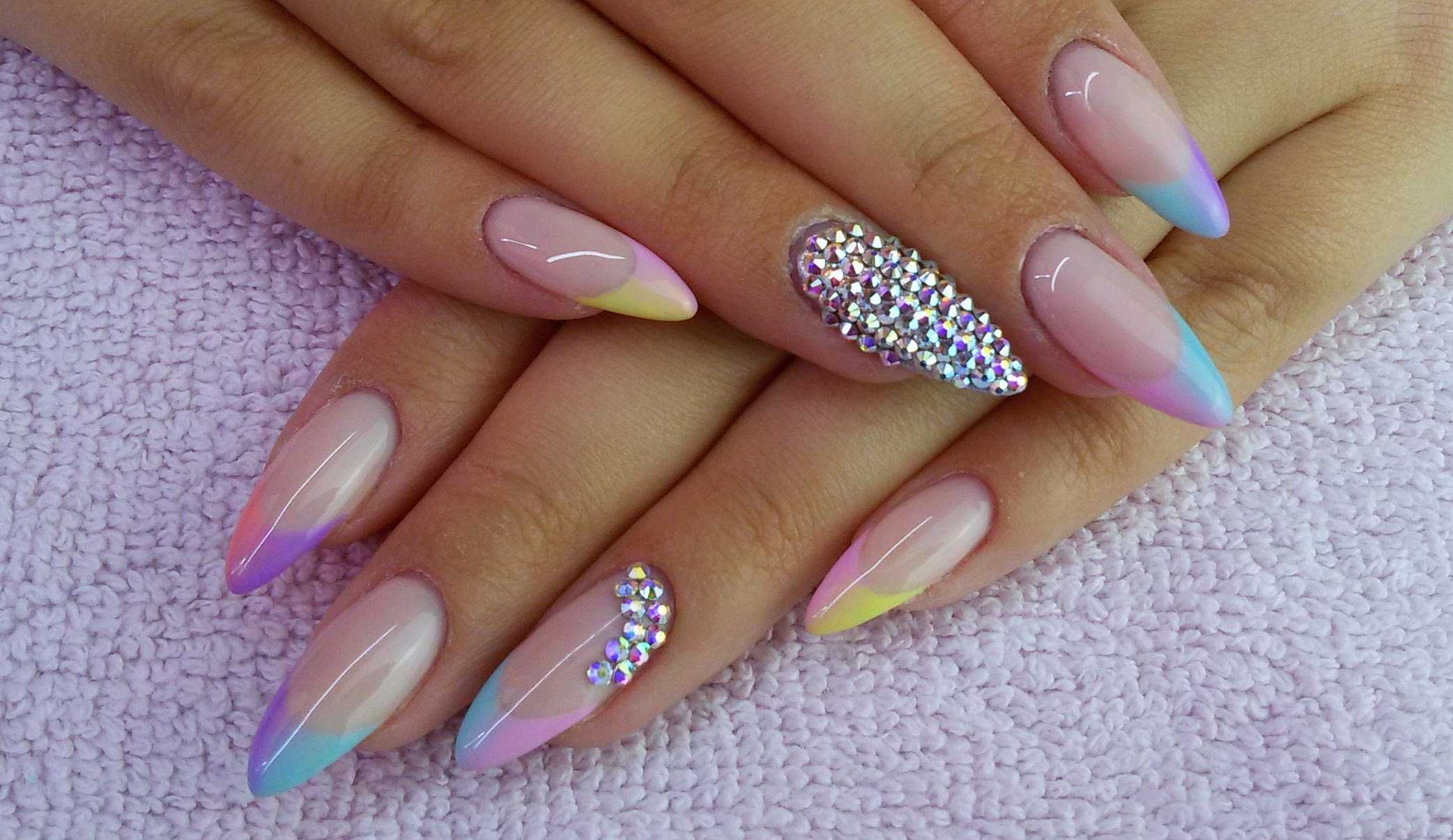 Маникюр на выпускной 2023: модные идеи | nailspiration.net
