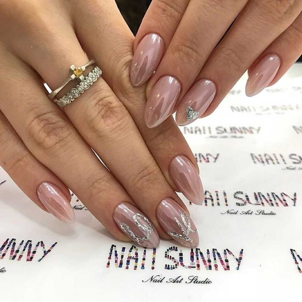 Летний маникюр с блестками: 100 фото-новинок и модных идей