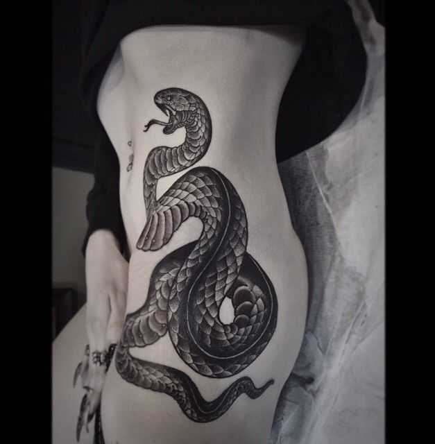 Tattoo • тату змея для девушек