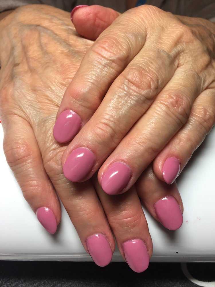 Красивый маникюр для женщин после 60 лет