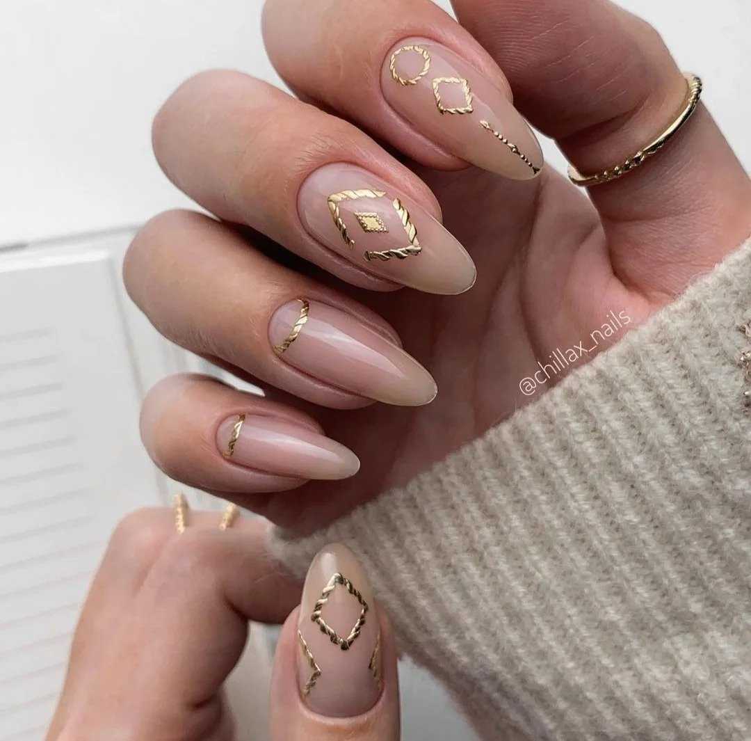 Бежевый, нюдовый маникюр: модные тенденции 2023-2024 (120 фото)