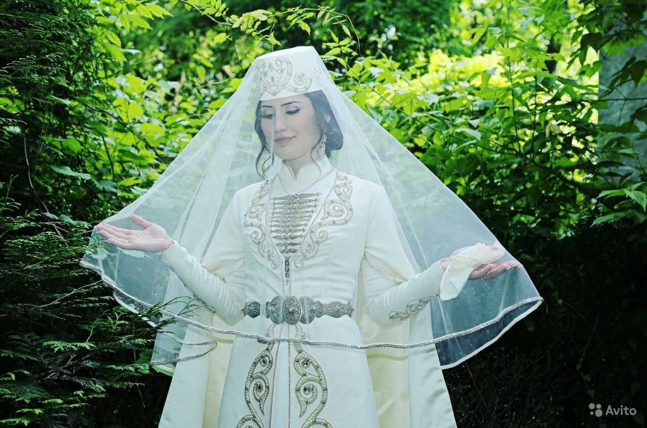 Национальный костюм осетин (45 фото): женский и мужской свадебный осетинский наряд - deltabeauty.ru