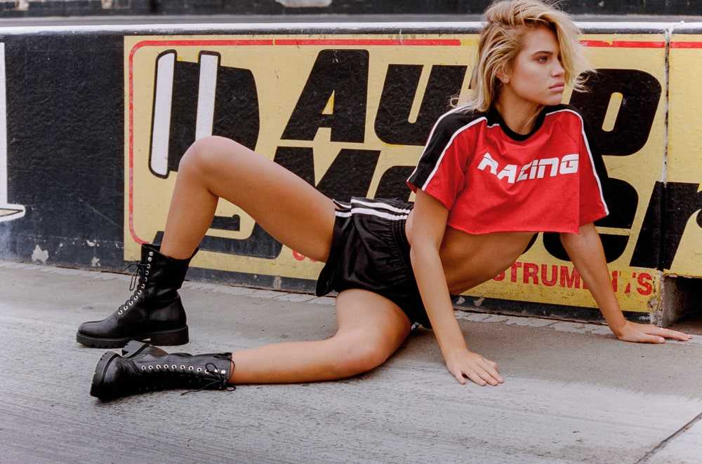 Meredith mickelson bio, affair, single, net worth, ethnicity, age